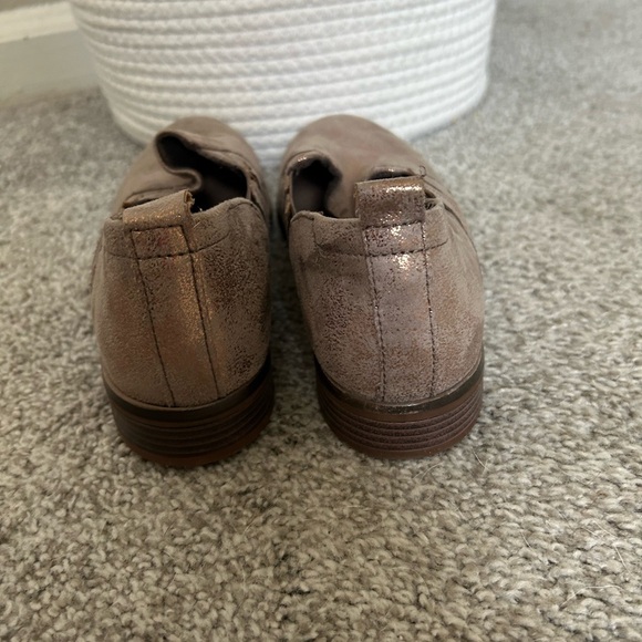 Clarks Slip on Bootie Women’s Size 8 Gold Fall Winter Holiday Event Career - Picture 4 of 6